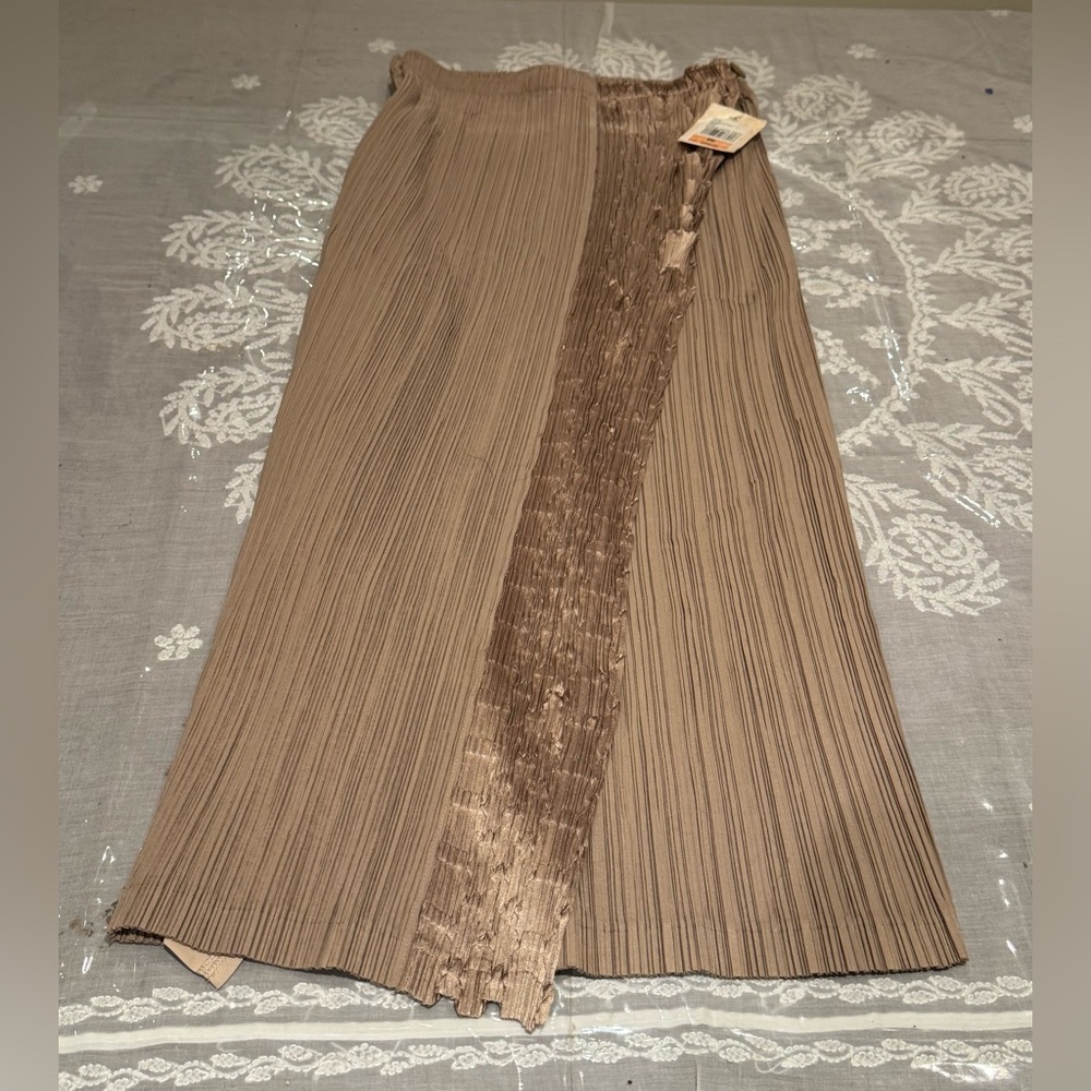 ❤️ ISSEY MIYAKE NWT Taupe Pleated Skirt. Size: S. Made in Japan